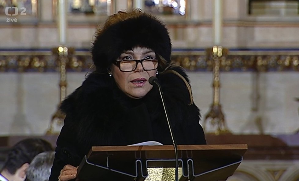 Dagmar Havlová při mši za Václava Havla ve svatovítské katedrále (18. 12. 2016)