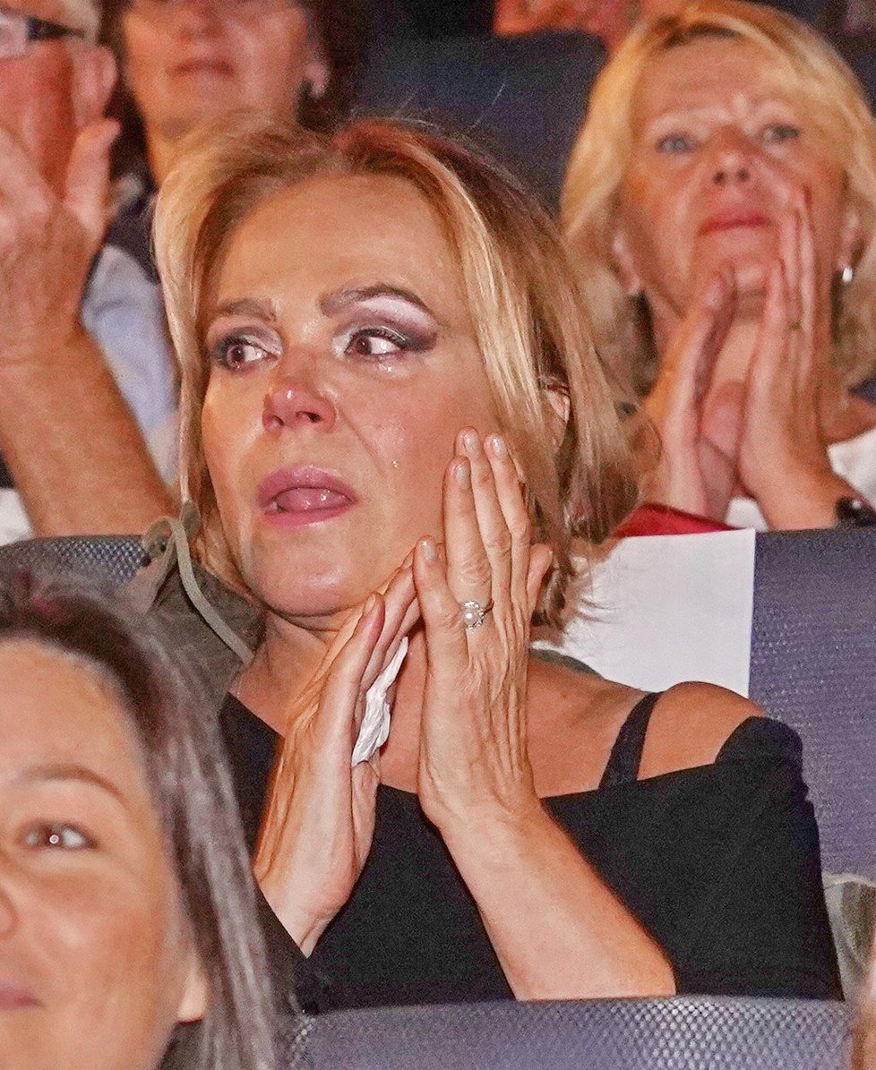 Dagmar Havlová v slzách na premiéře filmu Toman