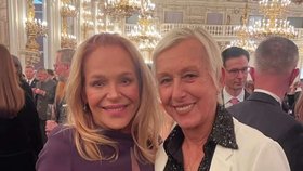 Dagmar Havlová s Martinou Navrátilovou na Hradě během recepce ve Španělském sále (28.10.2025)