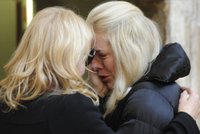 Nina objímala maminku před rakví: Obě usedavě plakaly