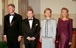 1998 Prezidenti Clinton, Havel a jejich první dámy Hillary a Dagmar v Bílém domě.