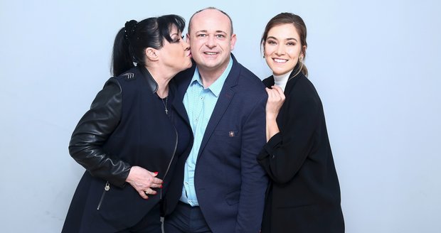 Dagmar Patrasová a Andrea Bezděková s Davidem Novotným, prezidentem soutěže Muž roku