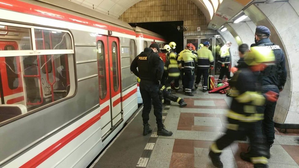 5. 4. 2020 11:55 hod. Praha-Smíchov: Na místo tragédie museli být přivoláni hasiči.