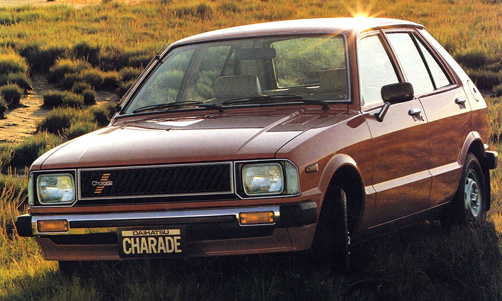 Druhá série Charade G10 se začala vyrábět v říjnu 1980 a odlišovala se jiným designem masky chladiče a obdélníkovými světlomety.