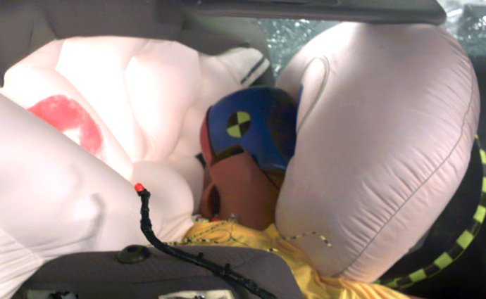 Za vadnými airbagy od Takaty stojí několik faktorů, uvedli vědci