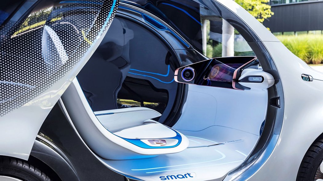 První autonomní vozidlo Daimleru bez volantu a dalších běžných ovládacích prvků řidiče se nazývá Smart Vision EQ
