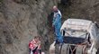 FOTO: Čůrání v bahně. Rally Dakar spláchl přívalový liják