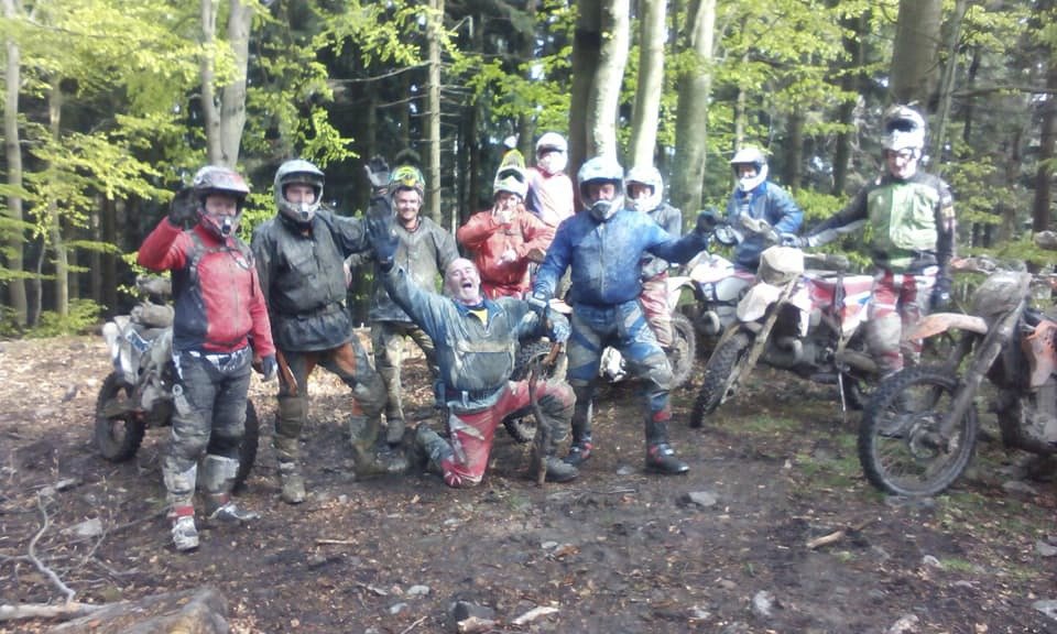 Poslední rozloučení s legendárním závodníkem z Dakaru: »Přijeďte na motorkách, ať mu vzdáme hold tím, co nejvíc miloval,« vyzývají motorkáři