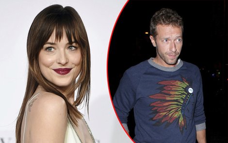 Dakota Johnson a Chris Martin si užívali na pláži.