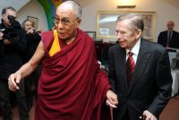 Dalajlama v Praze prosil Havla: Ještě 10 let musíte žít!