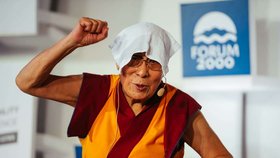 Dalajlama na konferenci Forum 2000 v Praze (2016)