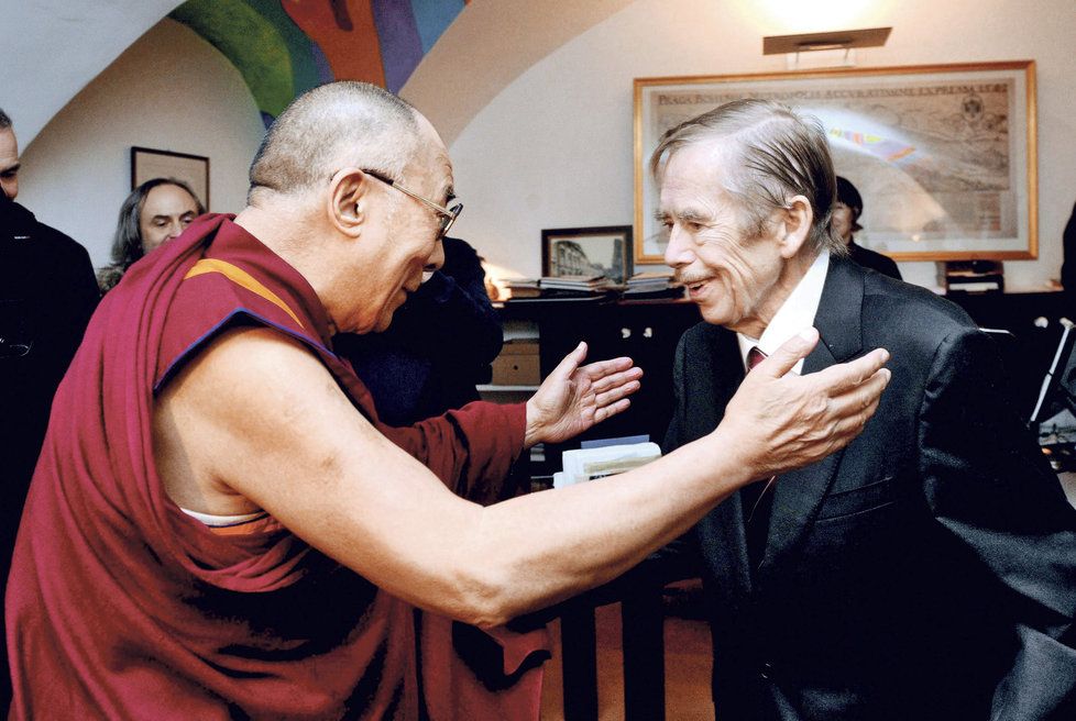 Tibetský duchovní vůdce dalajlama a český prezident Václav Havel na setkání v roce 2011, krátce před Havlovou smrtí.