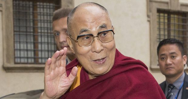 Česko bylo kvůli dalajlámovi na koberečku. Hrad si usmiřoval Peking prohlášením