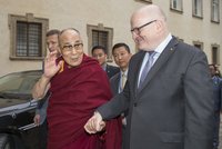 Herman a další lidovci se sešli s dalajlamou. Hrad: Dali přednost mediální slávě
