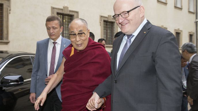 Zrušení návštěvy ze strany čínských partnerů může souviset s tím, že se Jurečka postavil za ministra Daniela Hermana ohledně setkání s dalajlámou.