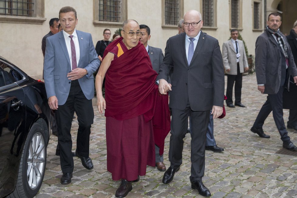 Ministr kultury Daniel Herman se oficiálně setkal s tibetským duchovním vůdcem 14. dalajlamou.
