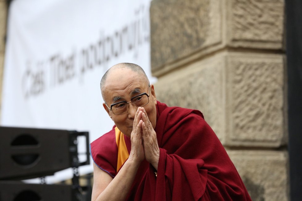 Dalajláma na Hradčanském náměstí