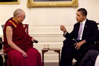 Čína peskuje USA za schůzku Obamy a dalajlamy