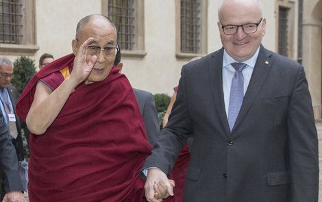 Herman nepřistoupil na vydírání a s dalajlámou se sešel.