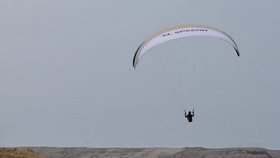 Dalibor Carbol létá na paraglidu v extrémních výškách