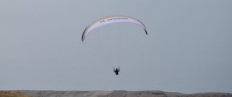 Dalibor Carbol létá na paraglidu v extrémních výškách