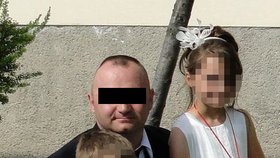 Dalibor S. se svým synem a dcerkou.