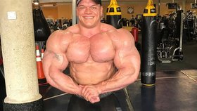 Dallas McCarver byl úspěšný kulturista. Jeho smrt zaskočila všechny. Zadusil se jídlem.