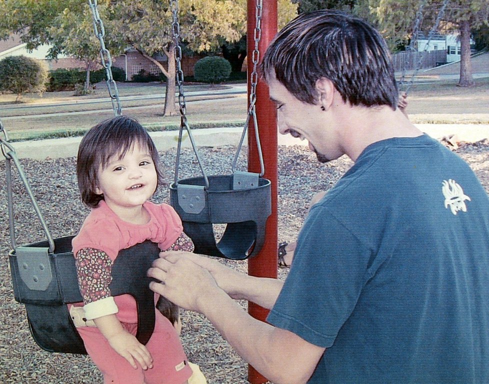 S dcerou Scarlette na dětském hřišti jen sedm dní před tragickou nehodou.