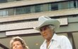 Barbara Bel Geddes (Miss Ellie) a seriálový manžel Jim Davis (Jock Ewing)