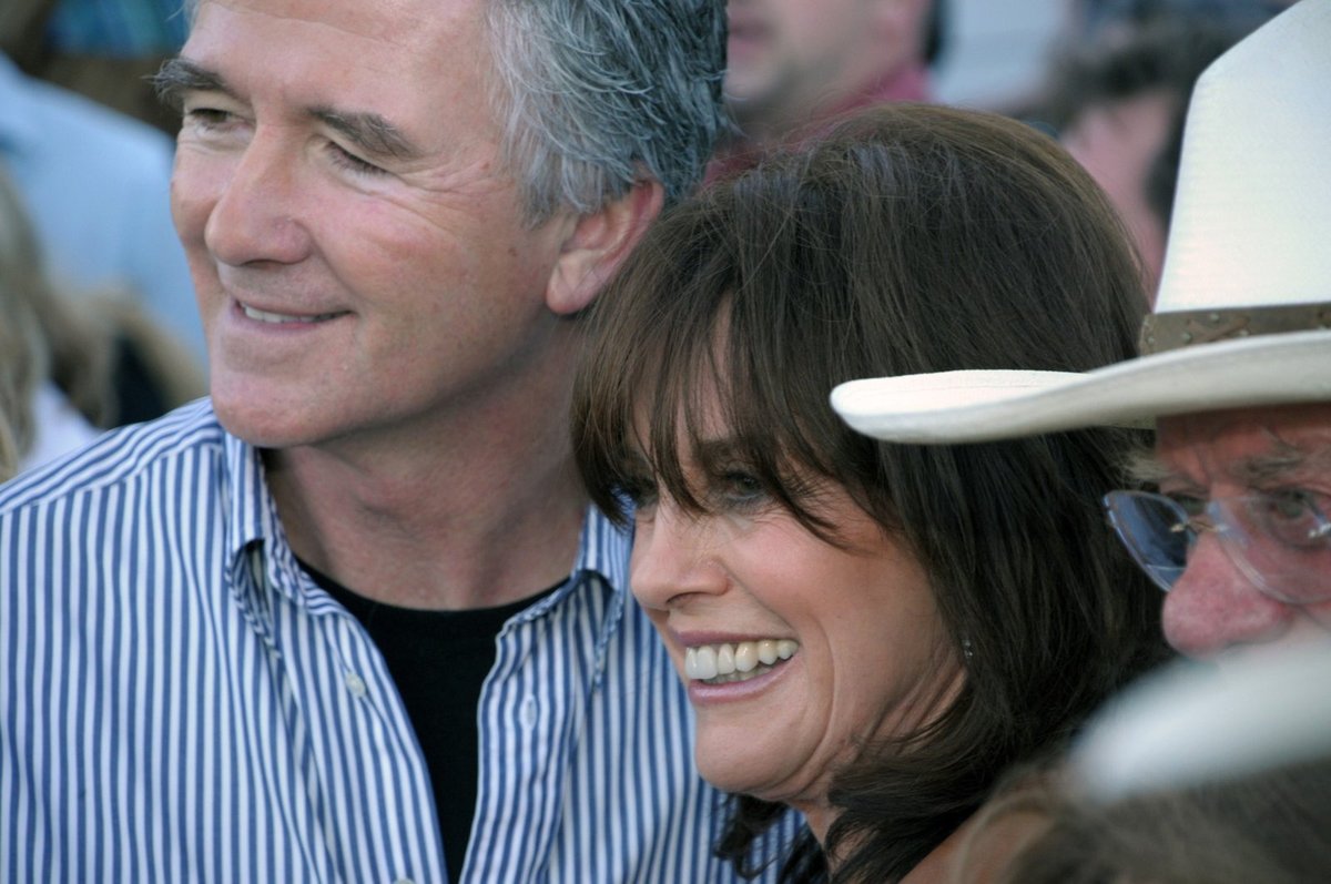 Patrick Duffy (Bobby), Linda Gray (Sue Allen) a Larry Hagman (J.R.)