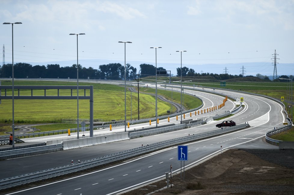 Ministerstvo dopravy chce od začátku příštího roku rozšířit počet nezpoplatněných dálničních úseků o pět nových.