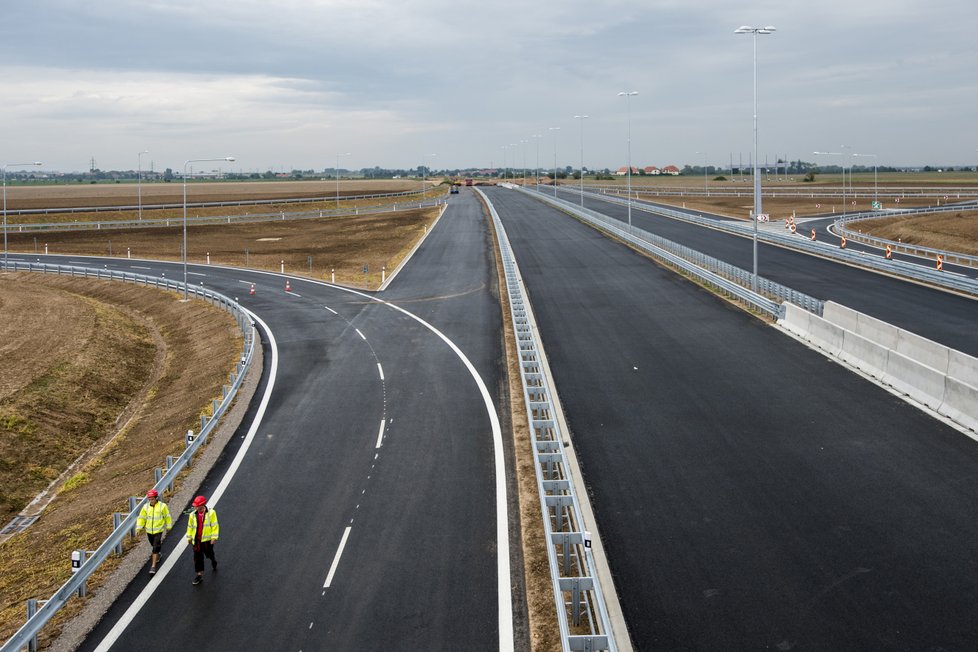 Ministerstvo dopravy chce od začátku příštího roku rozšířit počet nezpoplatněných dálničních úseků o pět nových.