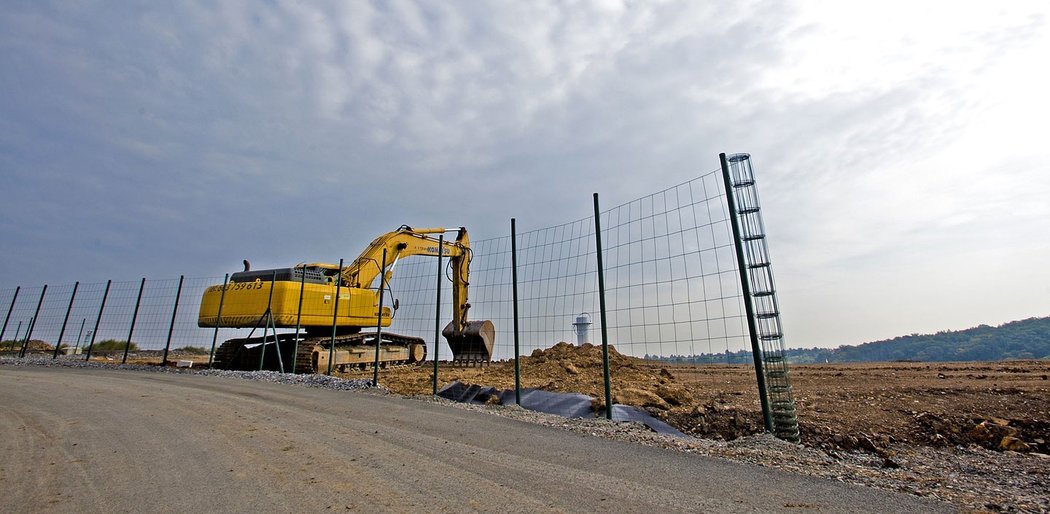 Při současném tempu výstavby bude česká dálniční síť hotová někdy okolo roku 2045, prohlásil Nejvyšší kontrolní úřad. P