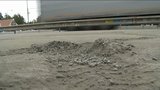 Řidič vjel na D1 přes zátarasy do čerstvého betonu: Napáchal škodu za 10 milionů