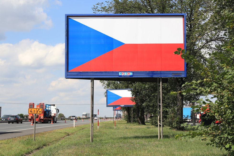 Billboardy ze silnic začnou mizet na přelomu září a října.