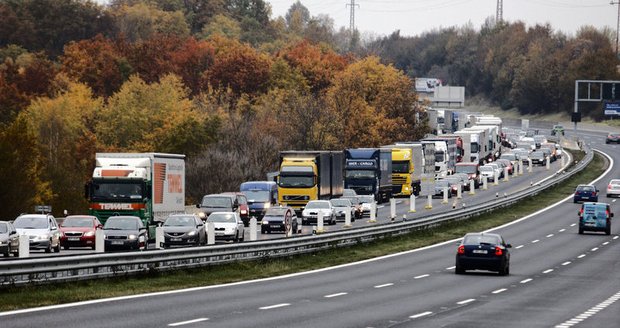 Přibyde díky zdražení dálniční známky podvodníků na silnici?