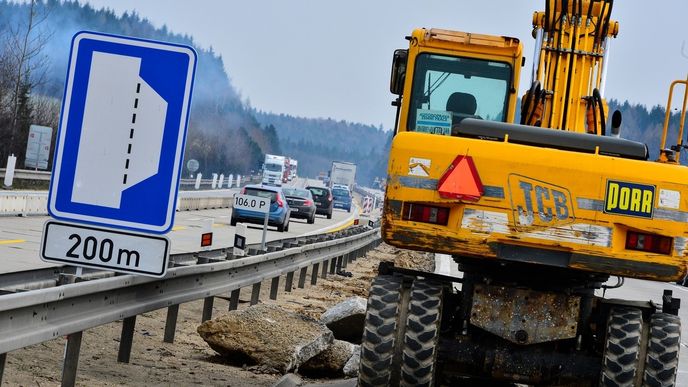 Dálnice D8 mát být příští rok dokončena. Silnici dlouhou 92 kilometrů staví stát 30 let! 