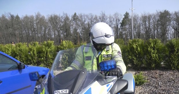 Šéf jihomoravských dopravních policistů Jindřich Rybka přislíbil nasazení většího počtu policistů na motorkách. Jsou totiž schopni rychleji vyřešit dopravní nehody na dálnicích.