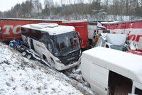 Sněhová kalamita v Česku: 12 rad pro řidiče, jak neuvíznout v bílé pasti