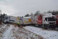 Řidička kamionu zatarasila dálnici D5: K přechodu Rozvadov nešlo projet