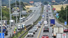 Silný provoz sužuje ve čtvrtek řidiče na silnicích Vysočiny včetně úseku dálnice D1.