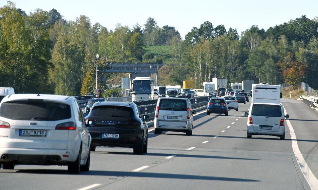 Jak se na D1 o víkendech (ne)pracuje