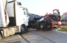 Smrt spolujezdkyně na dálnici D1: Šofér najel pod kamion! 