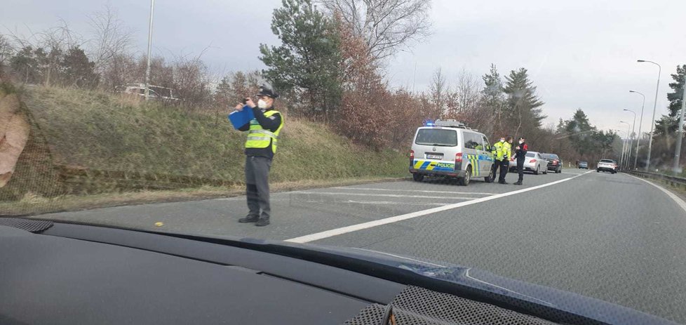 Policejní zásah na dálnici D1. 