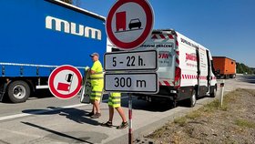 Od čtvrtku 7. září platí od 168. km D1 ve směru na Brno zákaz jízdy kamionů v levém pruhu.