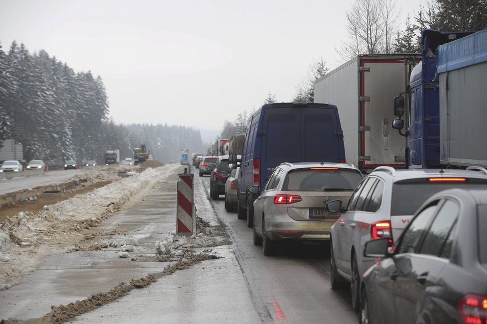 &#34;Pekelná&#34; dálnice D1: Kvůli zúžení se znovu zastavila doprava (19.12.2018)