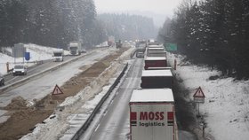 "Pekelná" dálnice D1: Kvůli zúžení se znovu zastavila doprava (19.12.2018)
