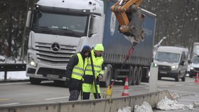 "Pekelná" dálnice D1: Kvůli zúžení se znovu zastavila doprava (19.12.2018).
