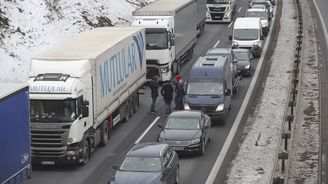 Po spuštění nového mýta hrozí na dálnicích 40kilometrové kolony, varoval CzechToll