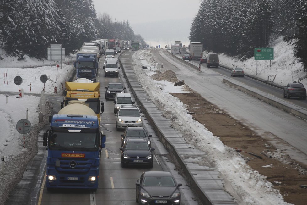 „Pekelná“ dálnice D1: Kvůli zúžení se znovu zastavila doprava (19.12.2018)